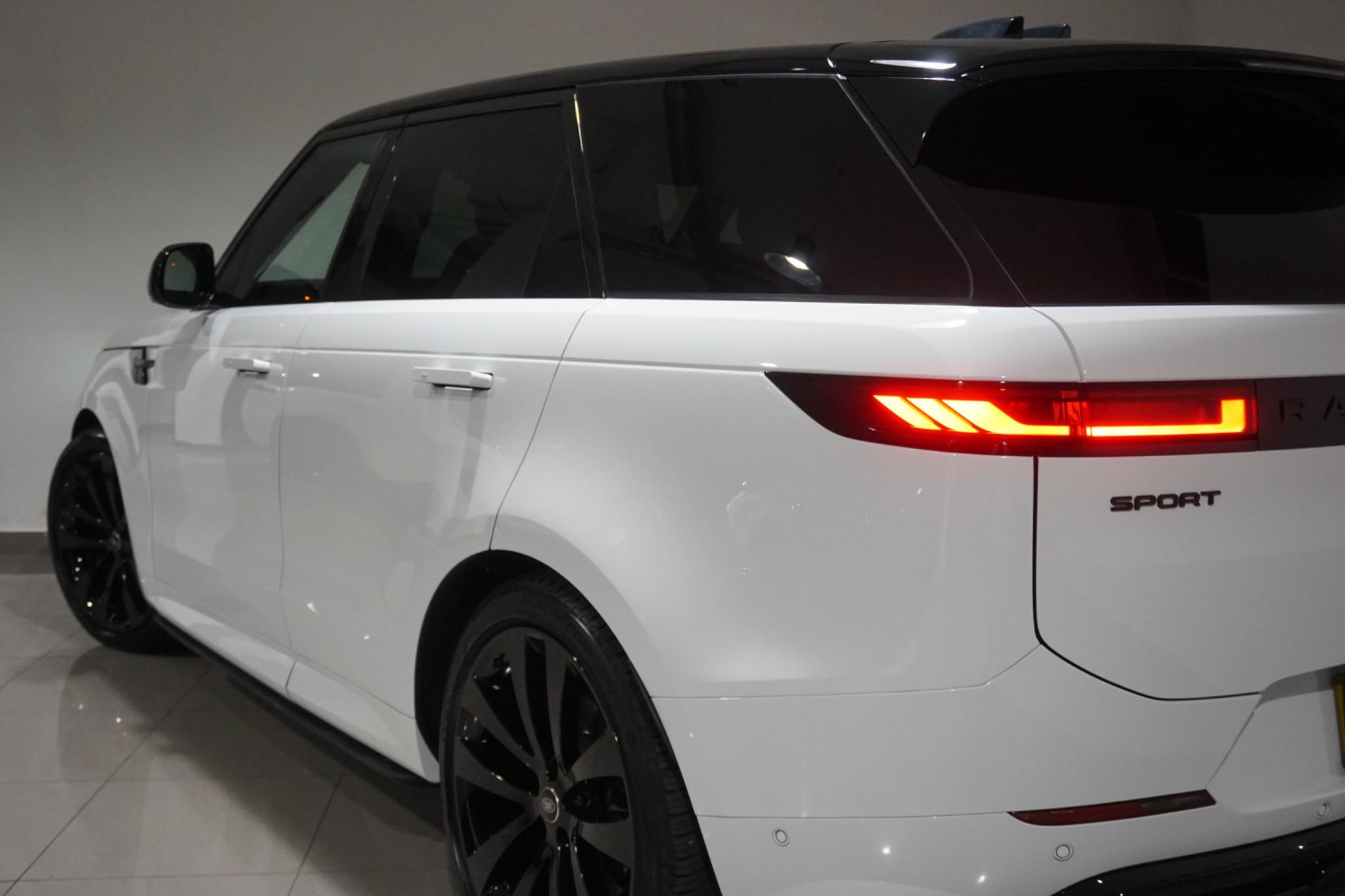 Land Rover Range Rover Sport 3.0 D300 MHEV Dynamic SE Auto 4WD Euro 6 (s/s) 5dr